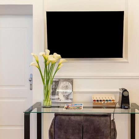 Largo Arenula Suites Рим Екстериор снимка